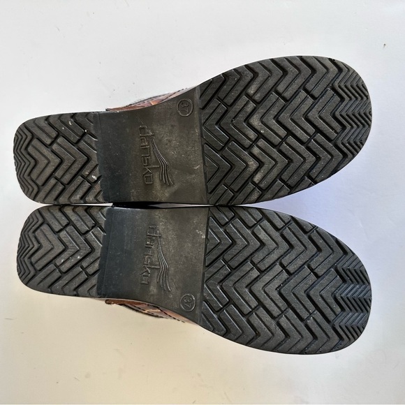 Dansko Professional Tiger Eye Reptile Print Metallic Patent Leather Clogs Sz 6.5 - Picture 3 of 8